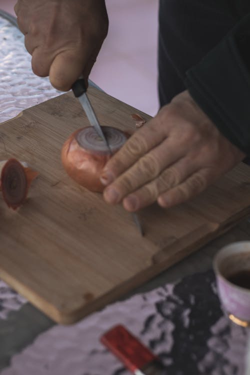 Free Close-Up Shot of a Person Cutting an Onion Stock Photo