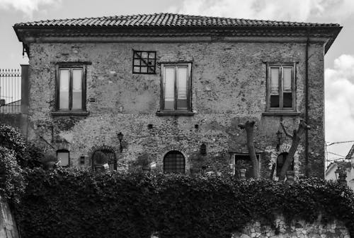 Free Grayscale Photograph of the Exterior of a House Stock Photo