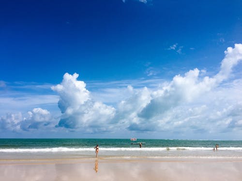 Бесплатное стоковое фото с белый песок, берег, голубое небо