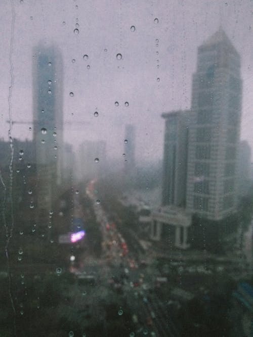 Gratis Immagine gratuita di città, gocce di pioggia, tiro verticale Foto a disposizione