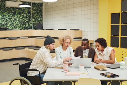 Free Business People Having a Team Discussion in the Office Stock Photo