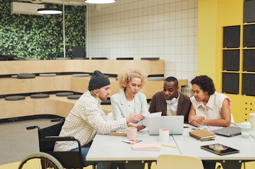 Kostnadsfri bild av affärsmän, brainstorming, diskussion