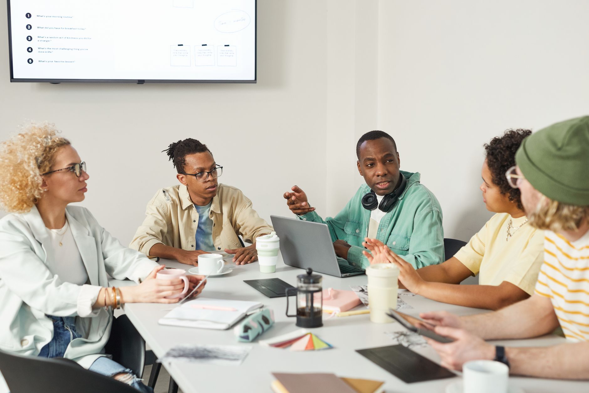 5 AI Tools to Plan a Team Offsite in 2026 (Zero Stress Guide)