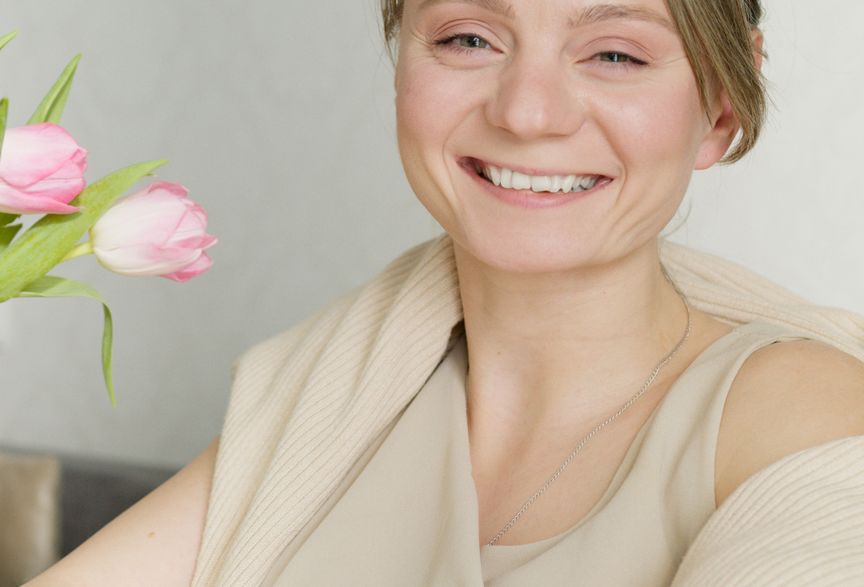 Online dating: starting a conversation on a niche platform