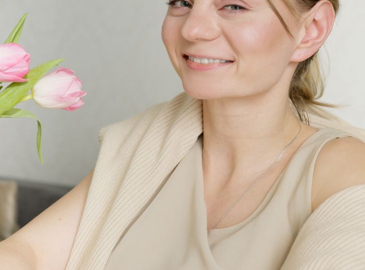 coppia di persone che si vedono online videochiamata per incontri online