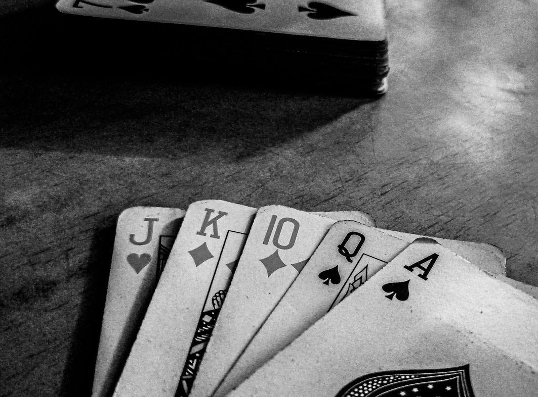 Online Casino: Spielautomaten und Live-Spiele im Überblick