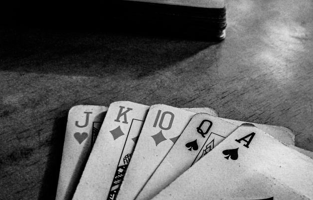 Online Casino: Spielautomaten und Live-Spiele im Überblick