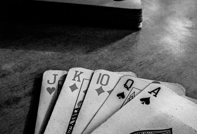 Online Casino: Spielautomaten und Live-Spiele im Überblick