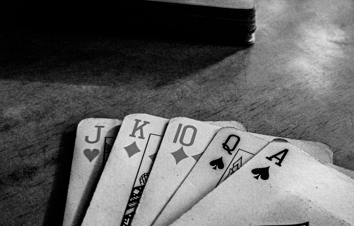 Online Casino: Spielautomaten und Live-Spiele im Überblick