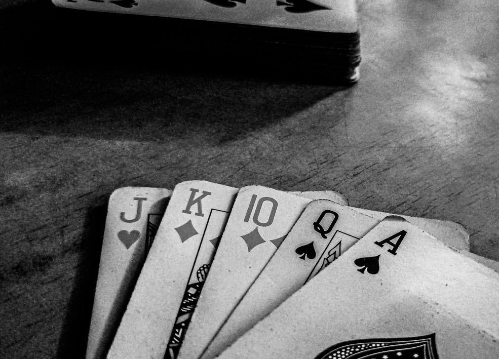 Online Casino: Spielautomaten und Live-Spiele im Überblick