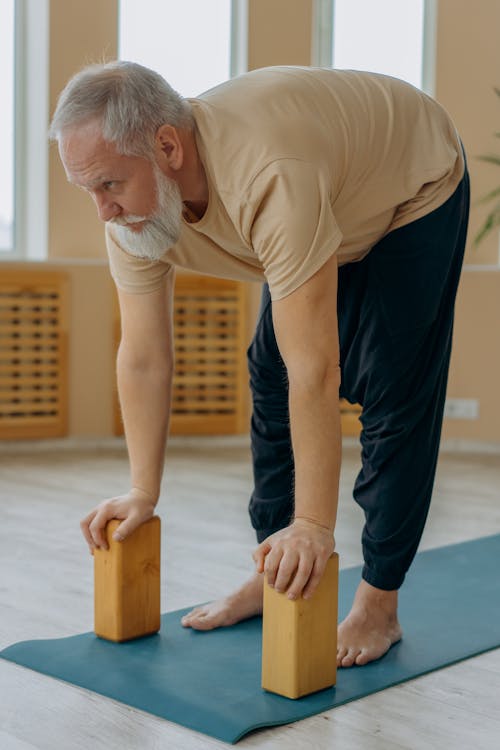 Gratis stockfoto met baard, gezonde levensstijl, houten blokken