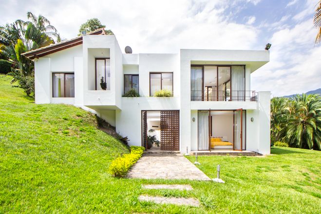 White contemporary home with green lawn