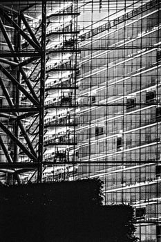 Black and white photo of a modern building exterior in Düsseldorf.