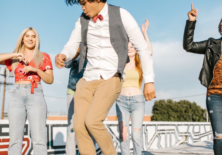 Online dating: starting a conversation on a niche platform