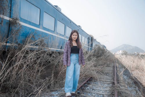 亞洲女人, 公共交通工具, 景觀 的 免费素材图片