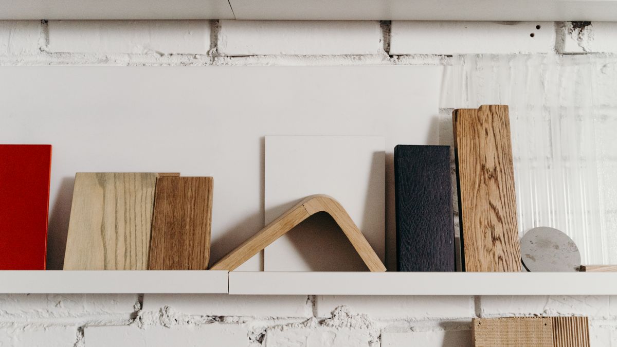 Comment réaliser une étagère murale en bois recyclé