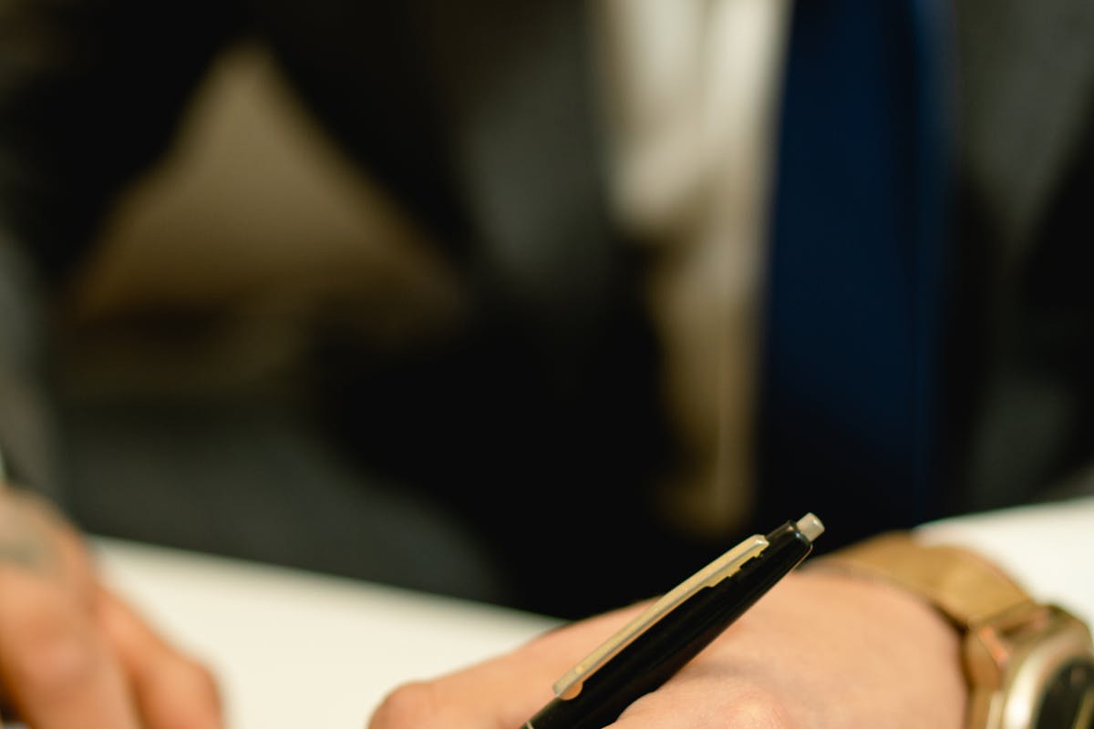 Signature d’un document officiel au Portugal