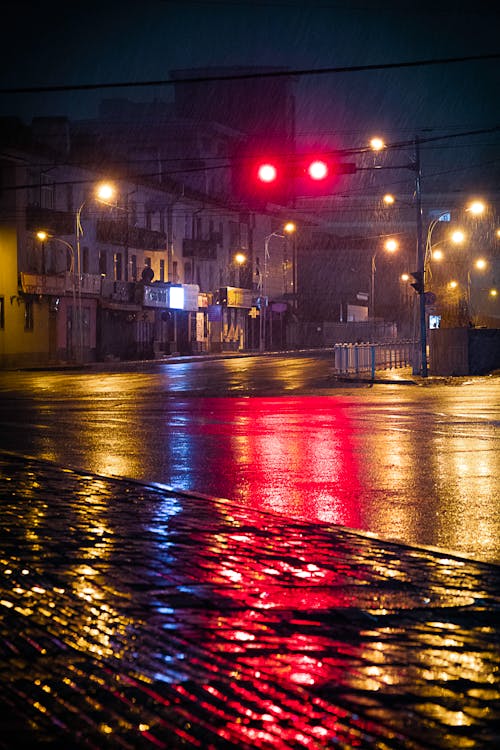 Fotobanka s bezplatnými fotkami na tému after-daždi, červené svetlo, mesto