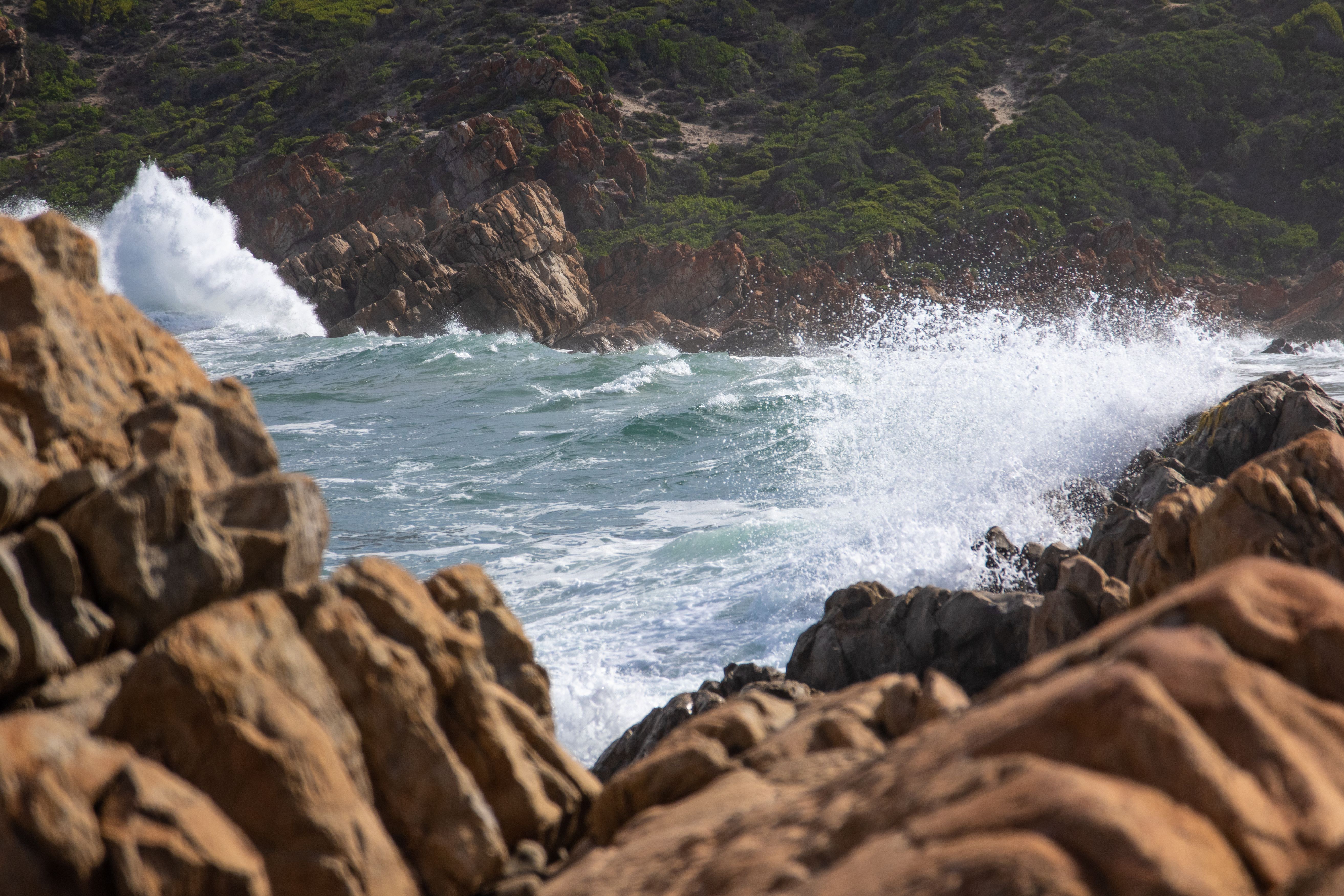 Brown Rocks Near the Body of Water · Free Stock Photo