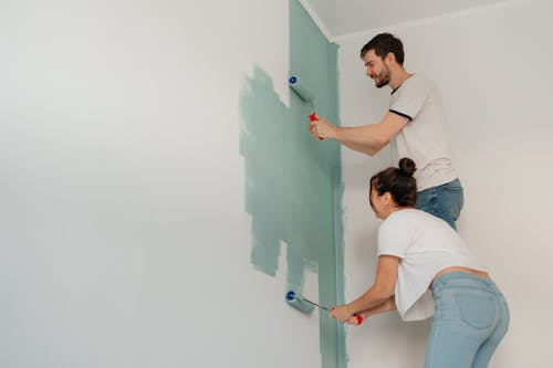 Free Couple Painting a Wall Stock Photo