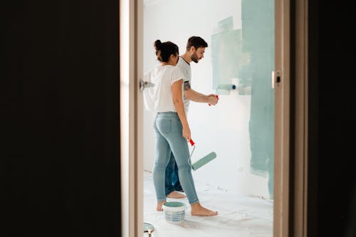 Foto profissional grátis de cômodo, homem, materiais de pintura