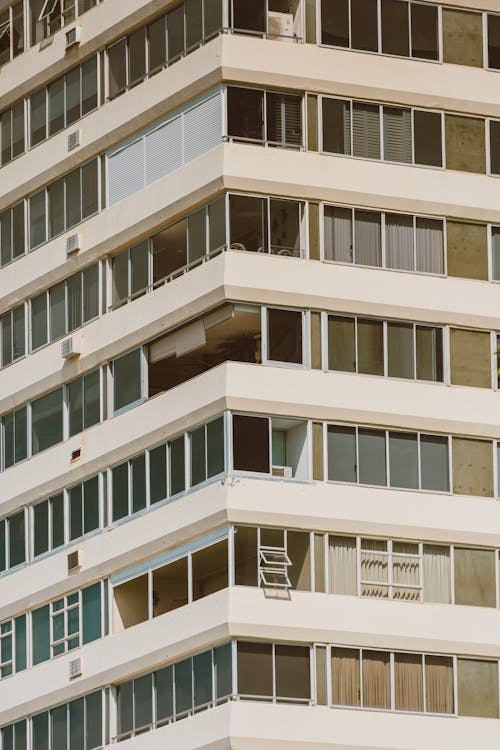 Gratis stockfoto met architectuur, betonnen constructie, buitenkant van het gebouw