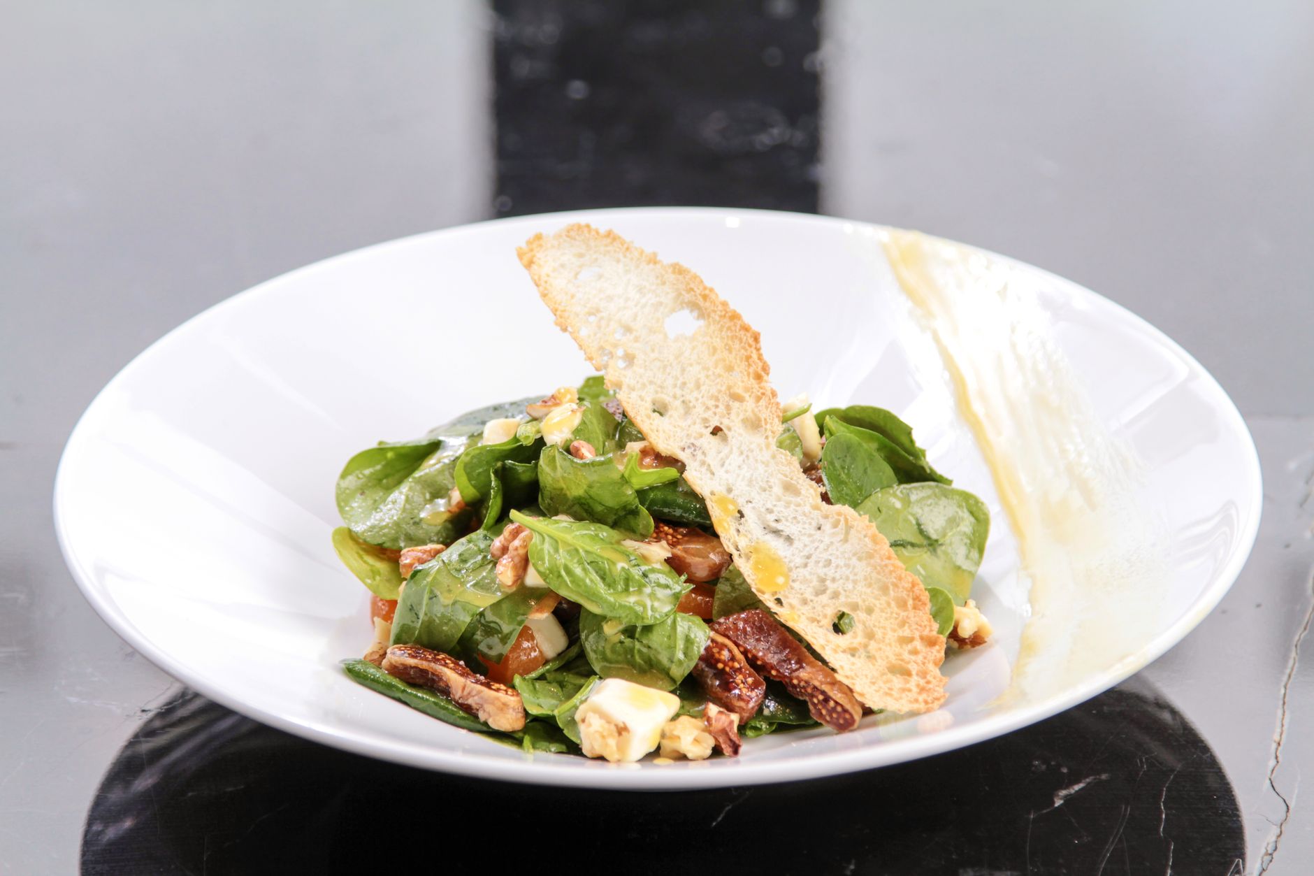 Salad with warm goat cheese on fresh greens