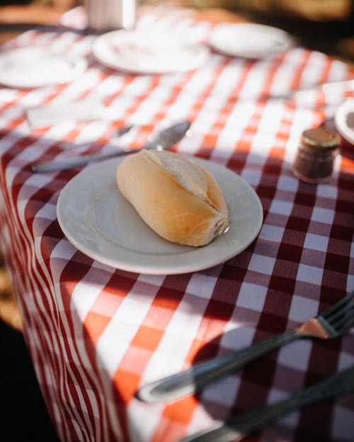 Free Delicious bun on picnic table Stock Photo