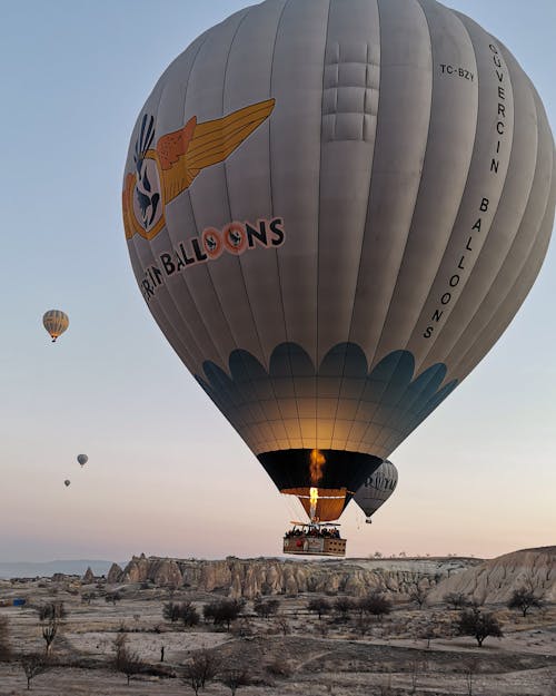 卡帕多西亚, 垂直拍摄, 熱氣球 的 免费素材图片