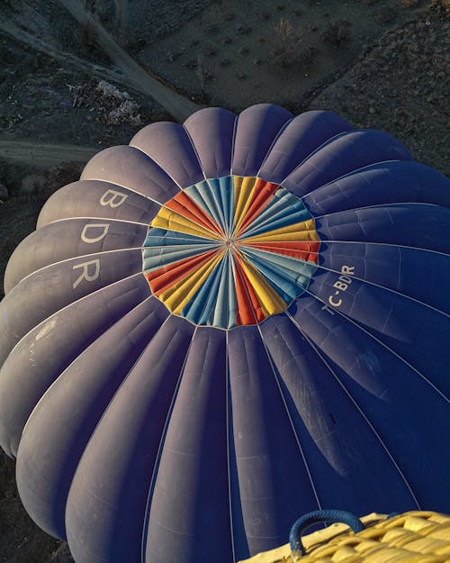 Foto stok gratis balon udara, pesawat terbang, tembakan vertikal