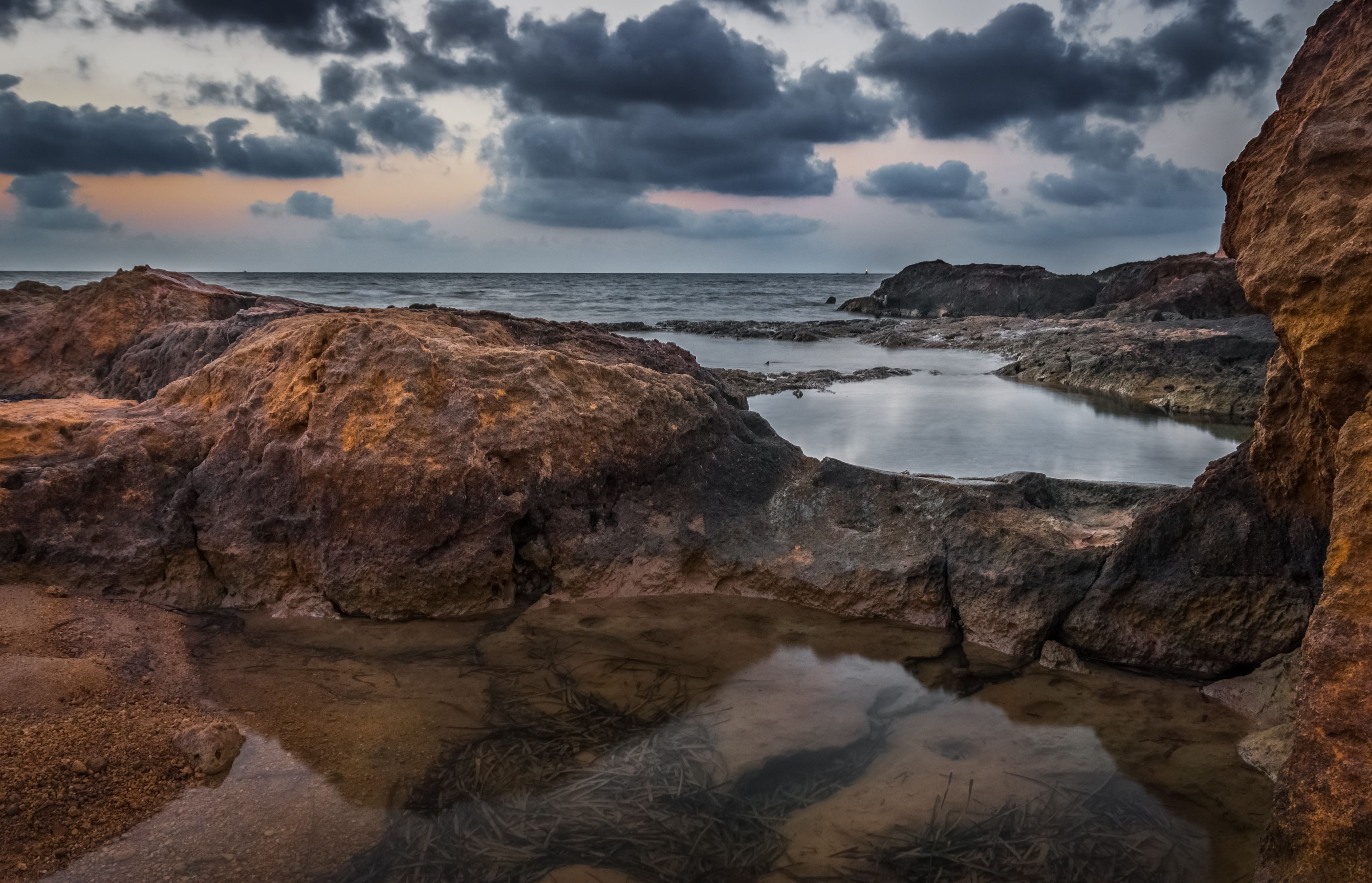 A View of a Beautiful Calm Shore · Free Stock Photo