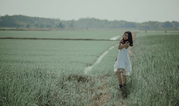 Woman Laying on Field of Green Grass · Free Stock Photo - 590 x 350 jpeg 26kB