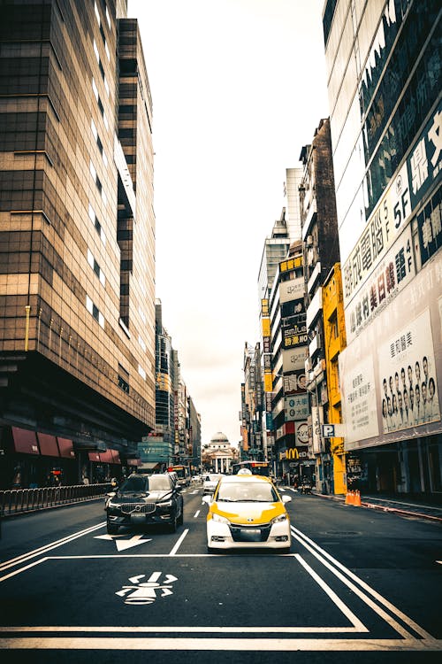 Δωρεάν στοκ φωτογραφιών με αυτοκίνητα, κατακόρυφη λήψη, κέντρο πόλης