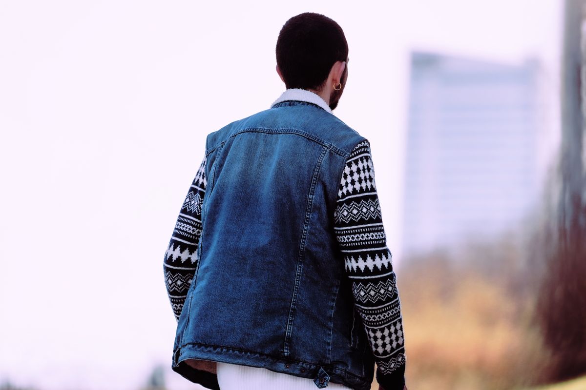 Person walking away from a friend