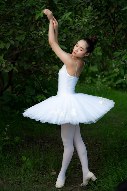 Безкоштовне стокове фото на тему «pointe, азіатська жінка, балерина»