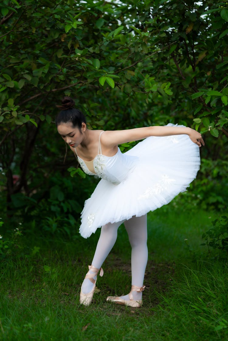 Ethnic Woman In Tutu Dress And Pointe Shoes In Park