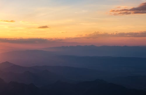 Foto d'estoc gratuïta de capvespre, cel espectacular, fotografia aèria