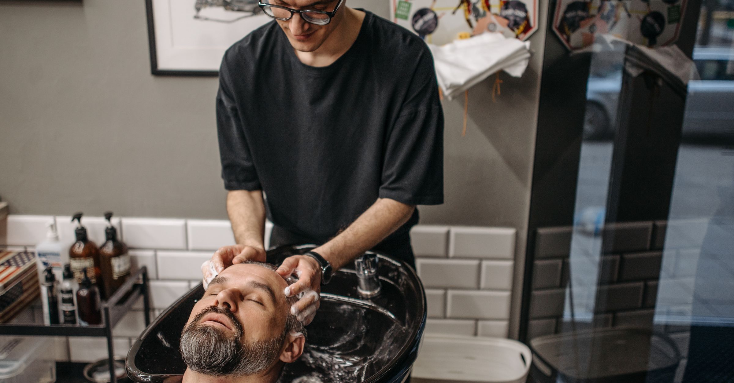 Cheveux gras : comment espacer les lavages sans faute