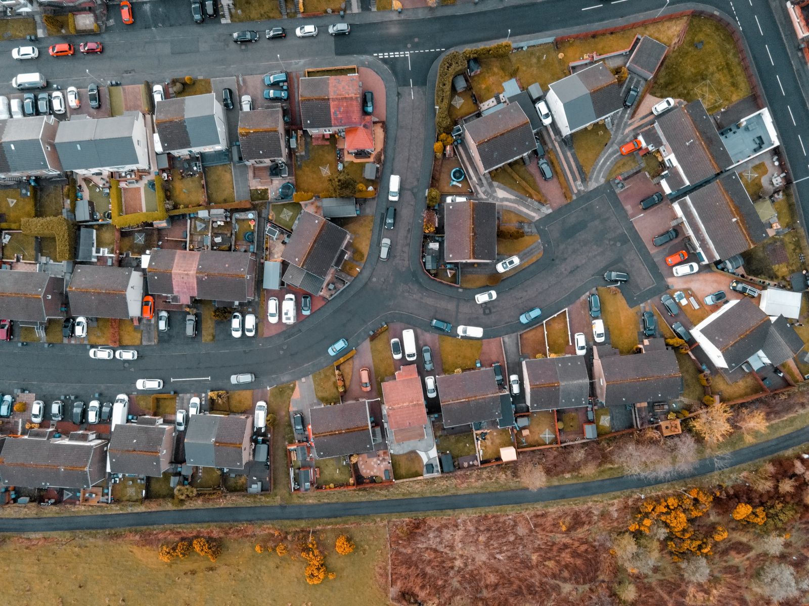 Aerial view of a suburban neighbourhood in Scotland with houses and streets