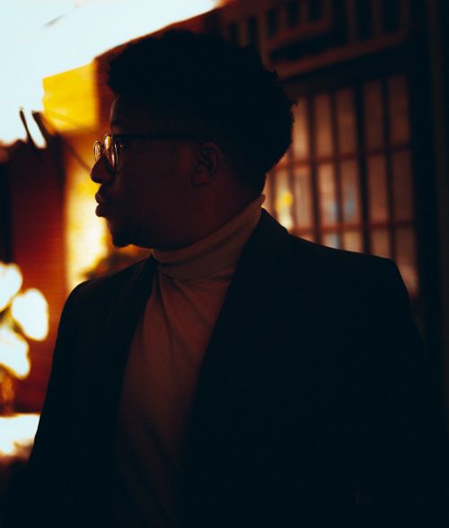 Free A silhouette of a man wearing eyeglasses captured indoors with moody lighting in Kenya. Stock Photo