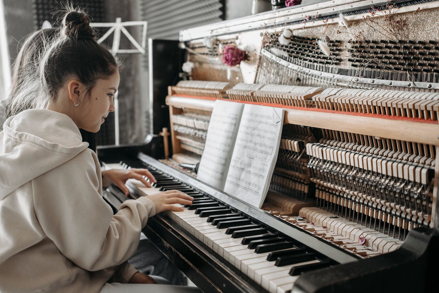 Live stream: a musician playing an upright piano in a cosy studio, photo by Pavel Danilyuk on Pexels