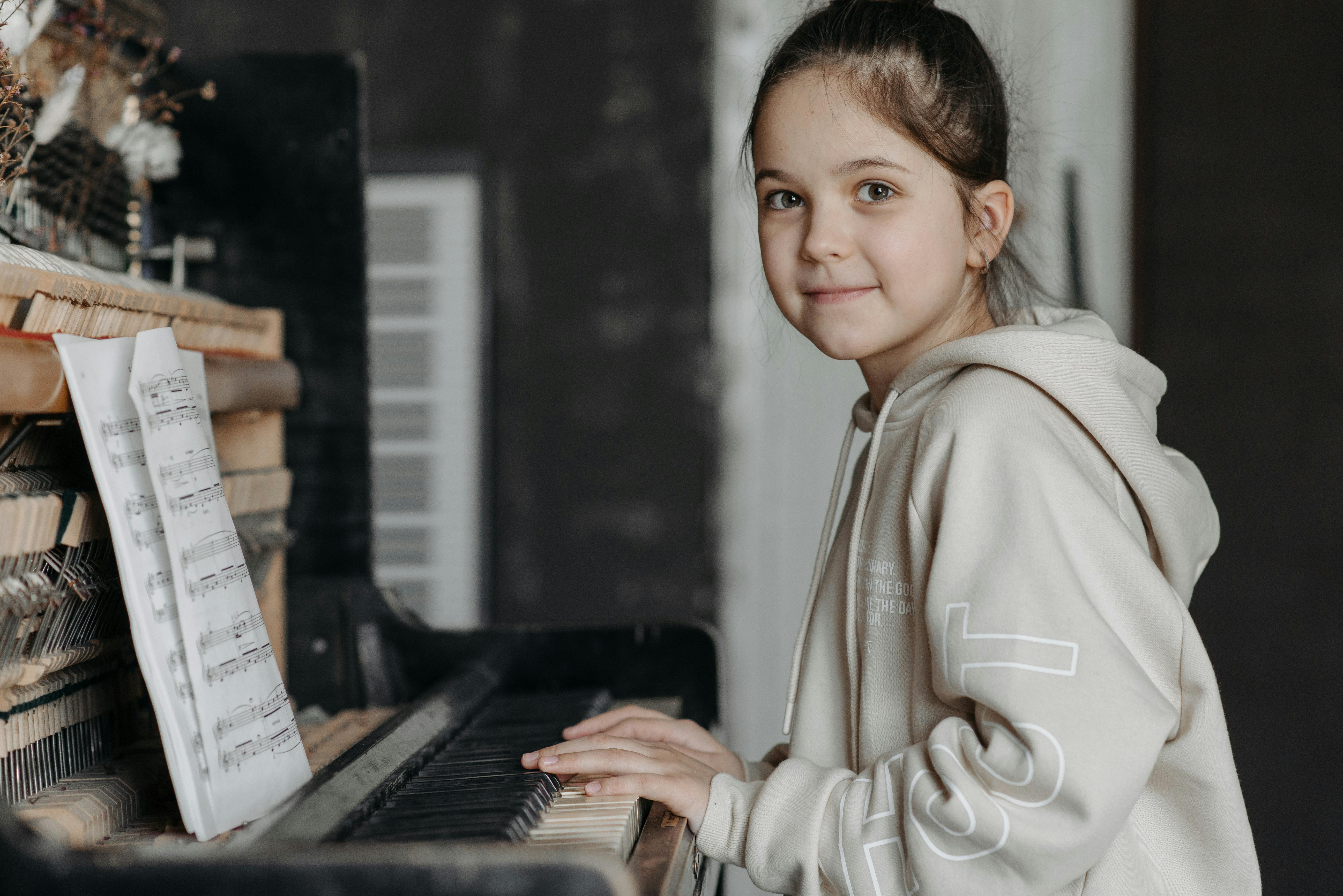 Piano de cauda preto · Foto stock grátisPiano de cauda preto · Foto stock grátis  