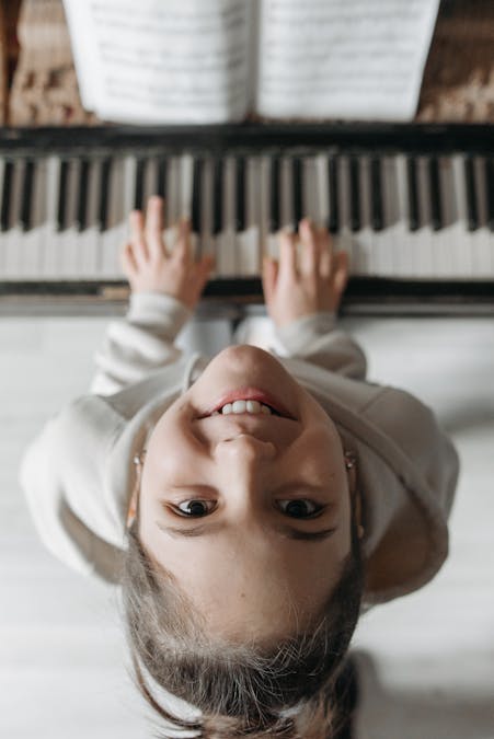 Should you look at the keys when playing piano?