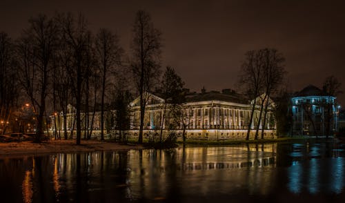 Дворец в ночное время