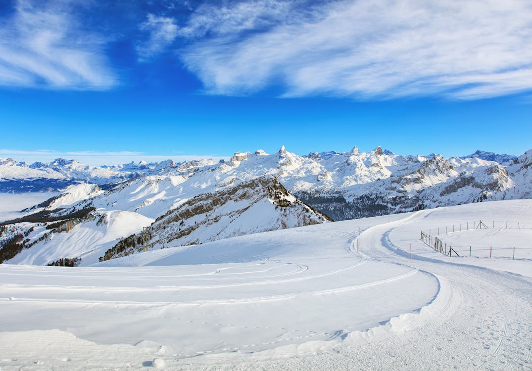 Foto Di Montagne Con Il Bianco Della Neve