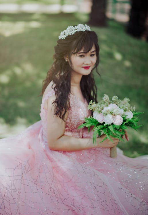 Free Women's Pink Gown Stock Photo