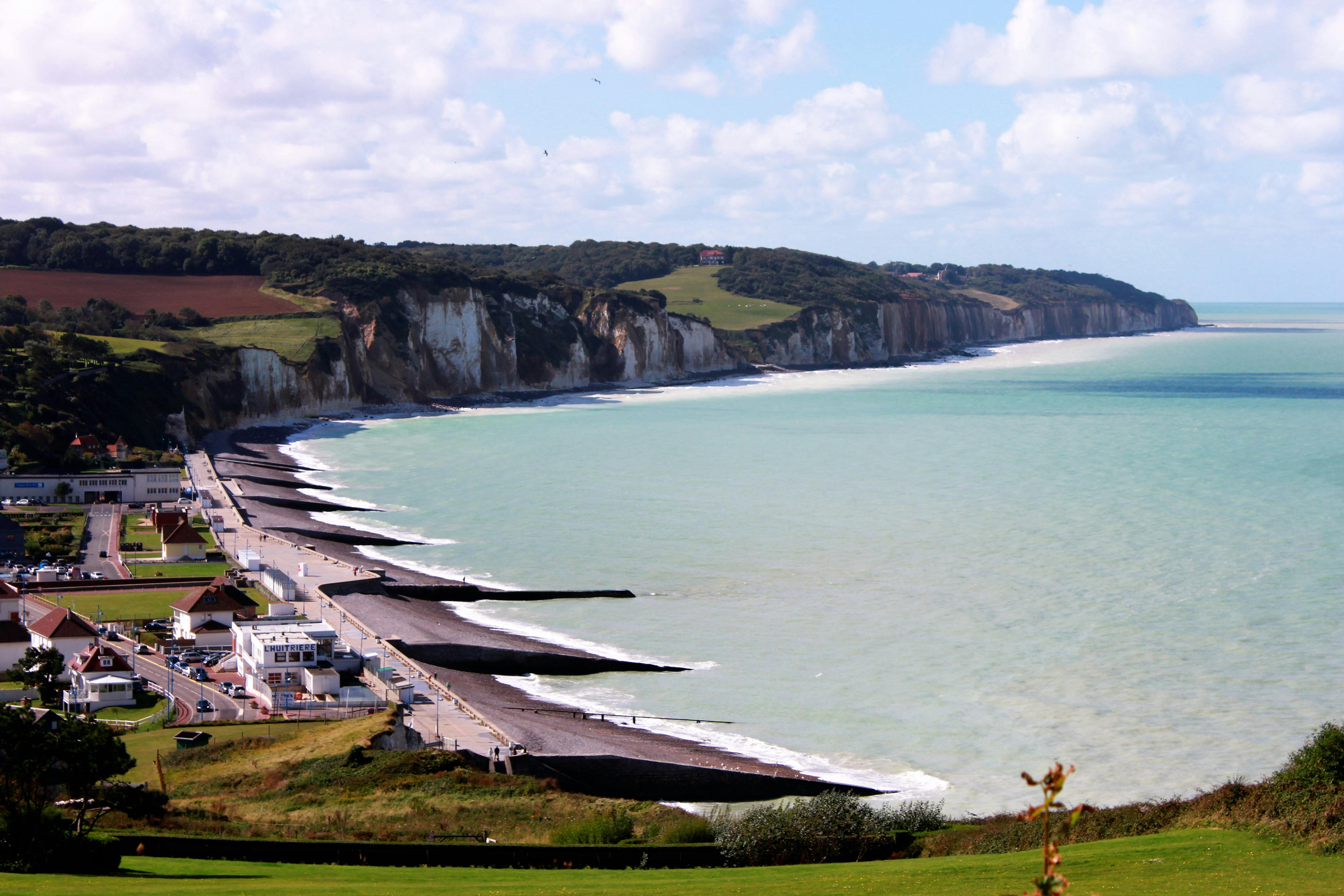 Snow-covered mountain town street that resembles Park City during winter