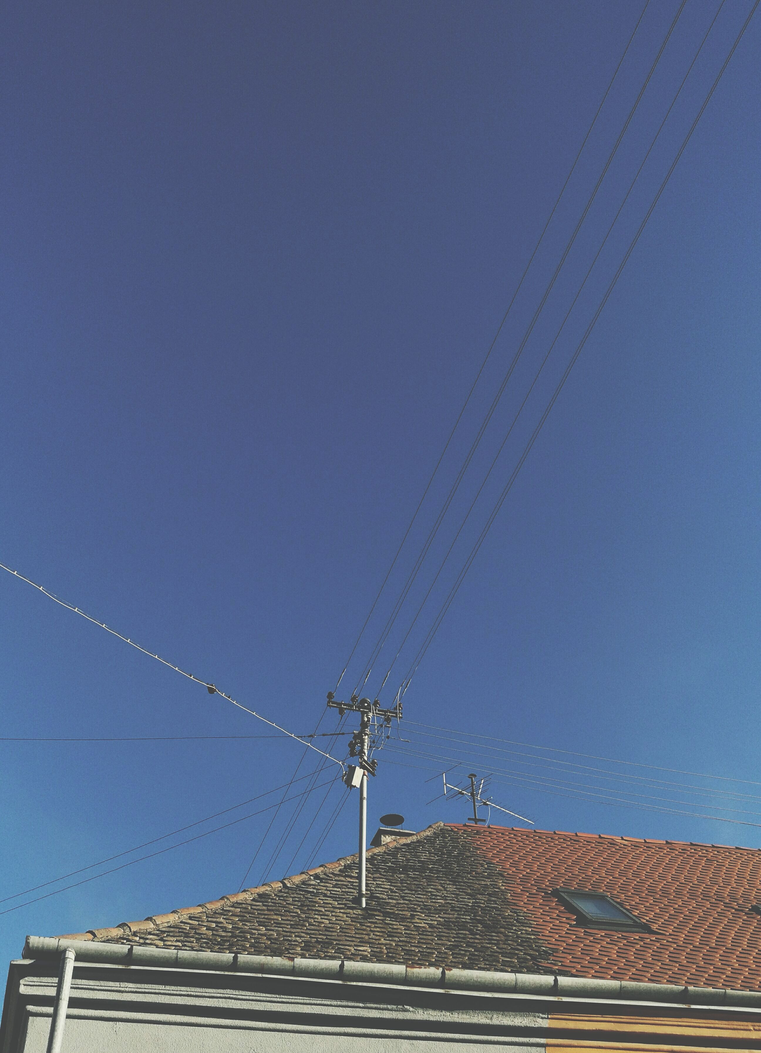 Kostenloses Foto zum Thema: blau, dach, himmel