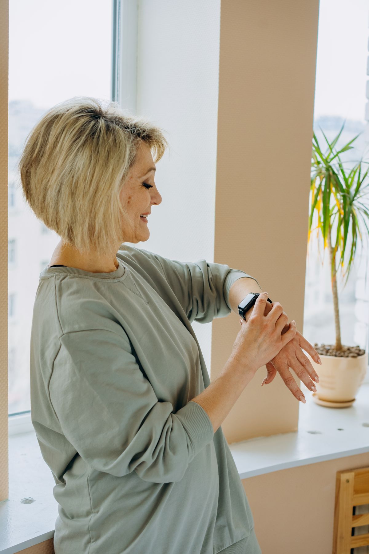 Setting Up a Smartwatch for a Senior: 5 Tips for Success