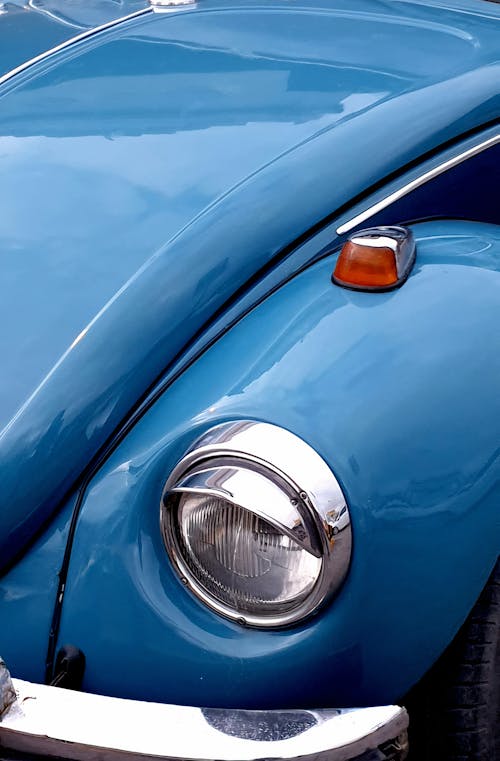 Free Headlight of a Blue Car Stock Photo